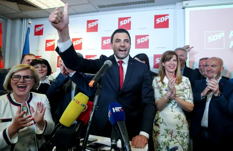 VELIKA GALERIJA IZ STOŽERA SDP-A: Bernardić u suzama zahvaljuje kolegama, neviđena euforija zavladala među socijaldemokratima