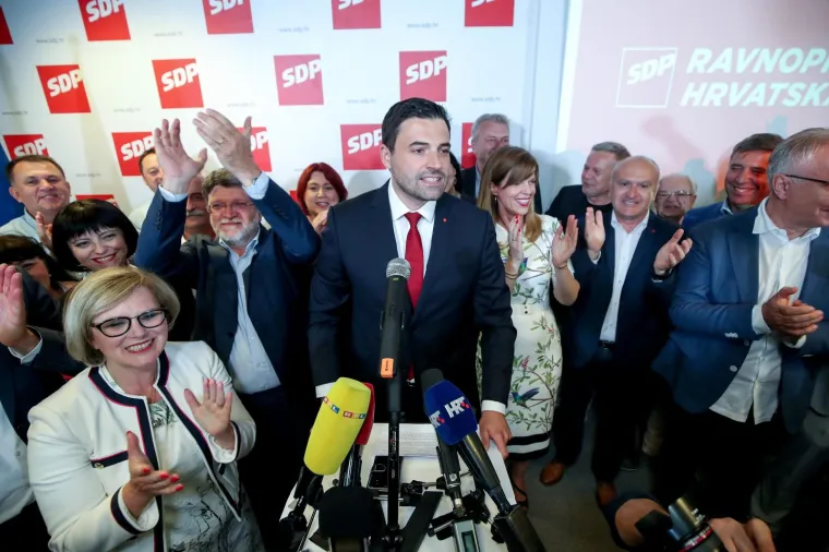 VELIKA GALERIJA IZ STOŽERA SDP-A: Bernardić u suzama zahvaljuje kolegama, neviđena euforija zavladala među socijaldemokratima