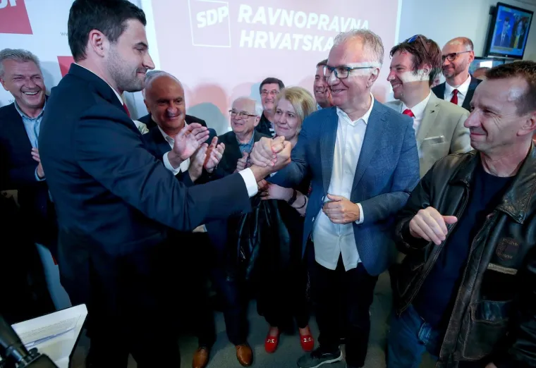 VELIKA GALERIJA IZ STOŽERA SDP-A: Bernardić u suzama zahvaljuje kolegama, neviđena euforija zavladala među socijaldemokratima