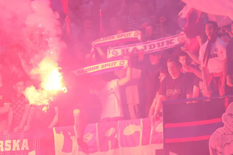 MAKSIMIR GORI: Pogledajte zbog čega je derbi u vi&scaron;e navrata prekinut i kako su Boysi dočekali kraj utakmice