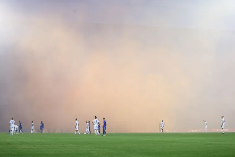 MAKSIMIR GORI: Pogledajte zbog čega je derbi u vi&scaron;e navrata prekinut i kako su Boysi dočekali kraj utakmice