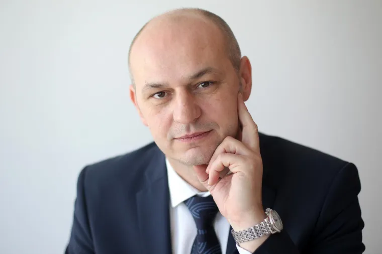 Sudac Trgovačkog suda najveće je iznenađenje ovih izbora sa 7,89 posto osvojenih glasova birača. Iza sebe je ostavio stranačke ma&scaron;inerije, a građani su se očito prepoznali u njegovim buntovnim porukama i pozivu na promjene. Hoće li u tome uspjeti ili je samo riječ o kratkotrajnom bljesku na političkom nebu ostaje za vidjeti.