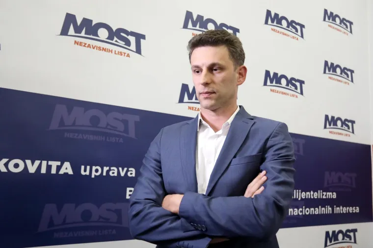 Iako su im predizborne ankete predviđale jedan mandat, prema privremenim rezultatima DIP-a Božo Petrov i njegov tim ostali su ispod su izbornog praga sa 4,67 posto. Žestoka retorika kontra političkih elita, kako &bdquo;tepaju&ldquo; SDP-u i HDZ-u očito nije urodila plodom da im građani daju mandat za EU parlament.