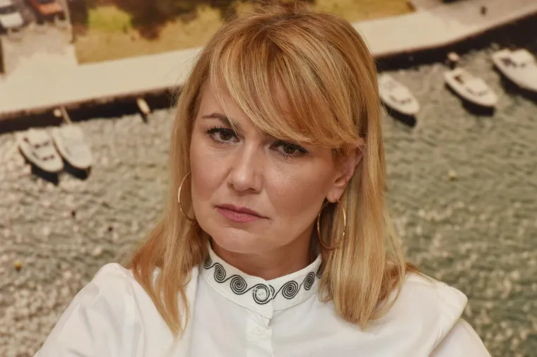 Prve izlazne ankete su im predviđale siguran mandat, slavlje u stožeru je već krenulo, ali prema izbornim rezultatima, perjanice desnice Esih-Hasanbegović, dobili su svega 4,37 posto glasova birača. Računali su na glasove dijaspore, no ona je na kraju, kao i uvijek, stala na stranu HDZ-a.