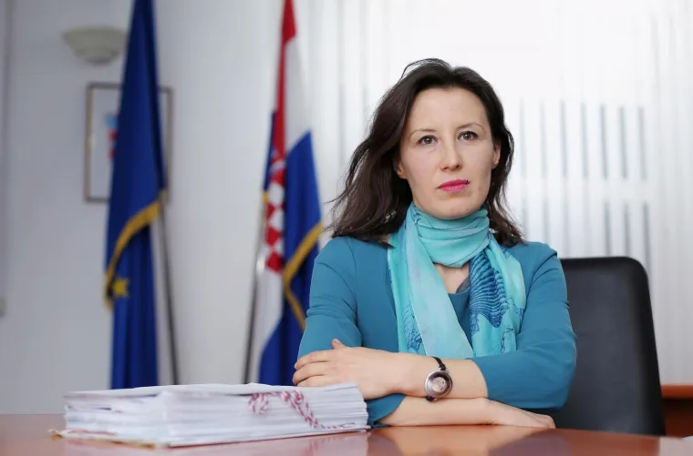 &ndash; Iako se činilo da je biv&scaron;a predsjednica Povjerenstva za odlučivanje o sukobu interesa sa svojom strankom Start jako dobro startala na političkoj areni, po nekim je istraživanjima javnog mnijenja bila čak i nadomak europskog mandata, nova zvijezda svoje je prve izbore skončala sa 2,2 posto.