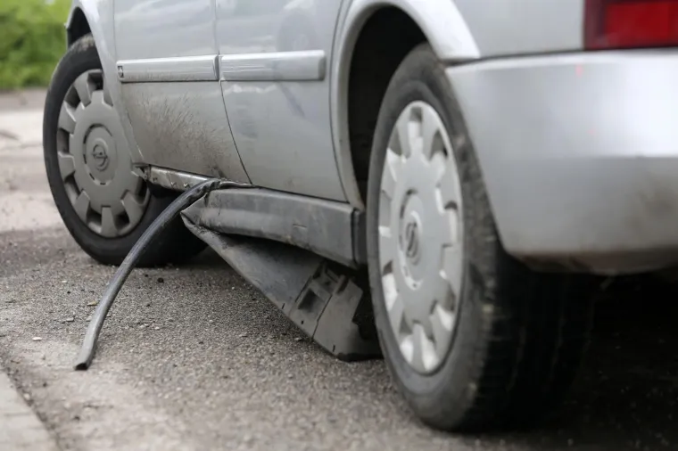 Natočio gorivo pa odjurio! U bijegu pred policijom probio rampu na Lučkom
