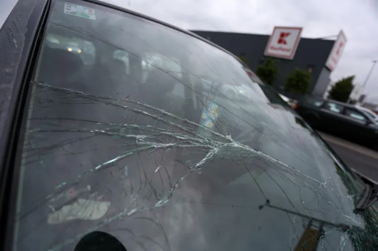 Natočio gorivo pa odjurio! U bijegu pred policijom probio rampu na Lučkom