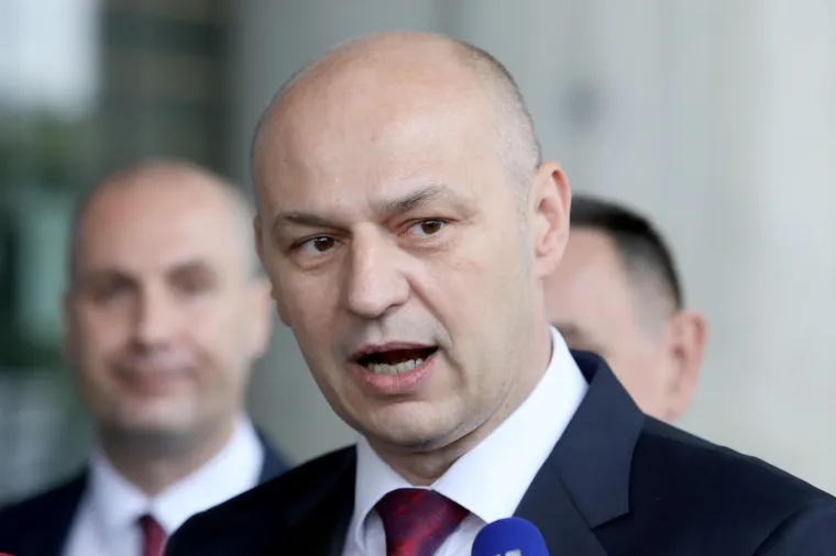 MISLAV KOLAKU&Scaron;IĆ ISPRED MSU-a