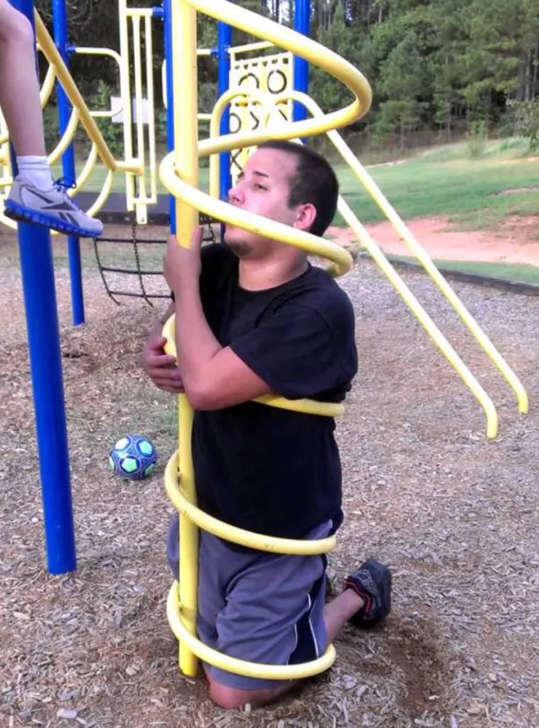 KAD ODRASLI NE ODRASTU: Imitirali su svoje klince, a na kraju su ih morali spa&scaron;avati vatrogasci