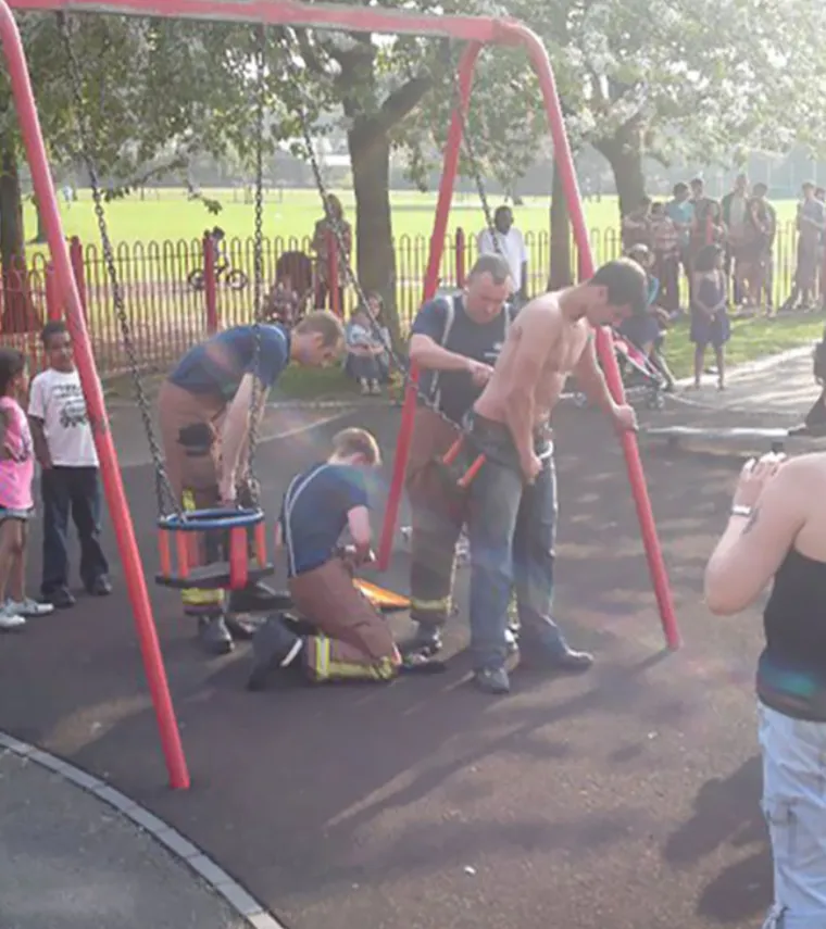 KAD ODRASLI NE ODRASTU: Imitirali su svoje klince, a na kraju su ih morali spa&scaron;avati vatrogasci