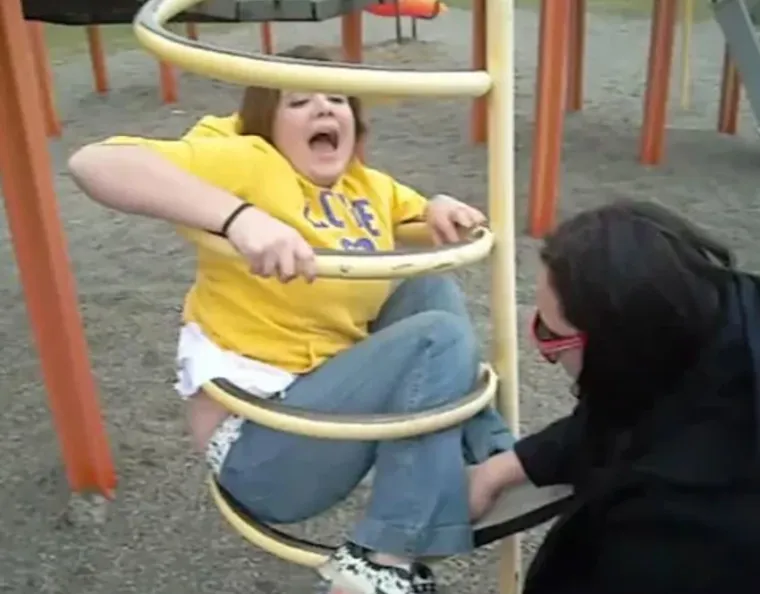 KAD ODRASLI NE ODRASTU: Imitirali su svoje klince, a na kraju su ih morali spa&scaron;avati vatrogasci