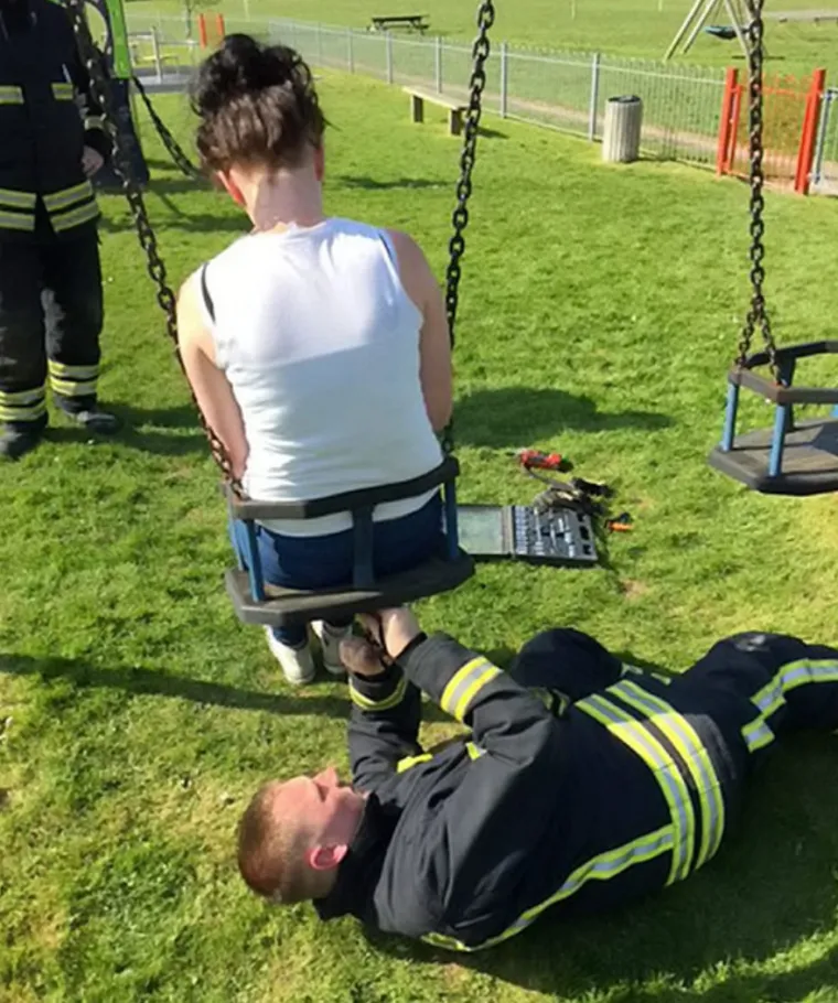 KAD ODRASLI NE ODRASTU: Imitirali su svoje klince, a na kraju su ih morali spa&scaron;avati vatrogasci