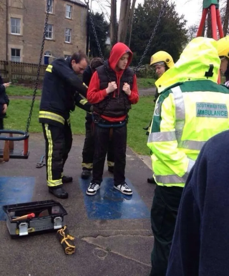 KAD ODRASLI NE ODRASTU: Imitirali su svoje klince, a na kraju su ih morali spa&scaron;avati vatrogasci