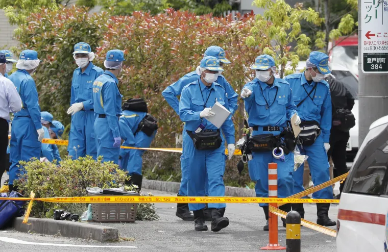 Napadač u&scaron;ao u autobus i nožem ranio 17 osoba: Poginula curica, tri ubodene u vrat i glavu