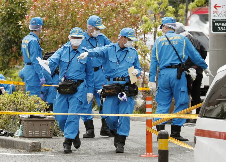 Napadač u&scaron;ao u autobus i nožem ranio 17 osoba: Poginula curica, tri ubodene u vrat i glavu