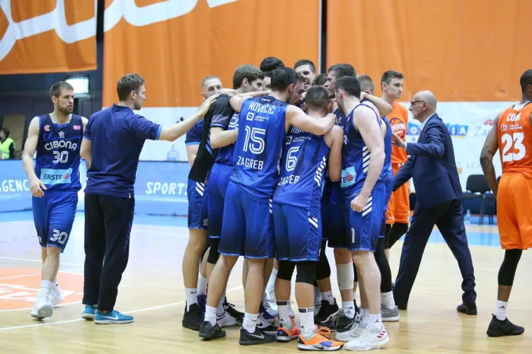 KOŠARKAŠKA ROMANTIKA NA CIBONIN NAČIN: Emil Tedeschi mlađi sa suprugom pratio još jedno potonuće Cedevite