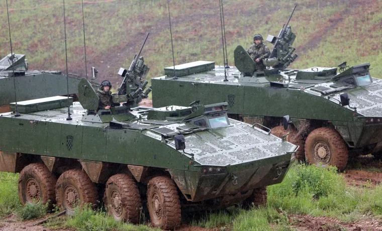 Krstičević na vojnoj vježbi: 'Danas je ki&scaron;a, ali vojska uvijek mora biti spremna'