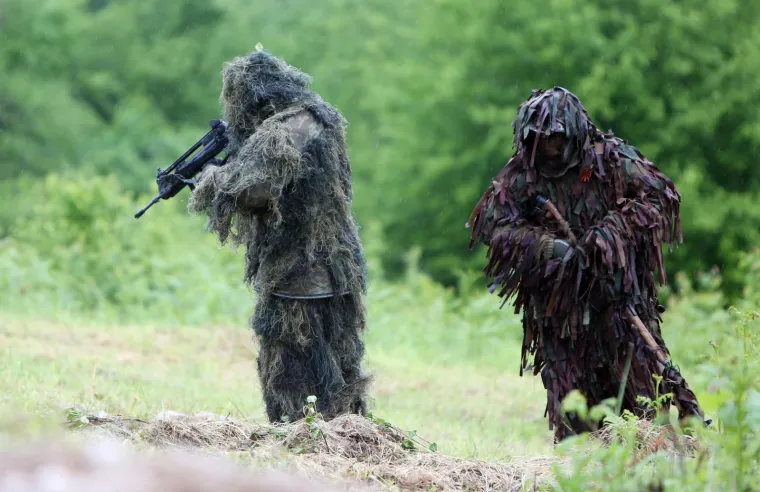 Krstičević na vojnoj vježbi: 'Danas je ki&scaron;a, ali vojska uvijek mora biti spremna'