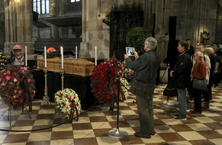 Tisuće se oprostile od Laude: 'Stajao sam sat vremena, ali definitivno je vrijedilo...'