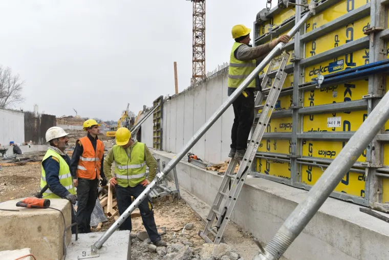 Institut za razvoj poslovnog upravljanja (IMD) iz Lausanne, čiji je partner-institut Nacionalno vijeće za konkurentnost, objavio je rezultate "Godi&scaron;njaka svjetske konkurentnosti 2019.". Hrvatska je u ovogodi&scaron;njem izvje&scaron;ću zauzela 60. mjesto od ukupno 63. svjetske ekonomije. 
U nastavku pogledajte popis 10 najkonkurentnijih gospodarstava svijeta...