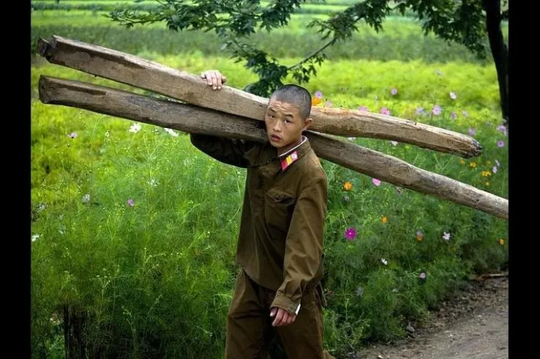Ilegalne fotografije svakodnevnog života u glavnom gradu Sjeverne Koreje - Pyongyangu