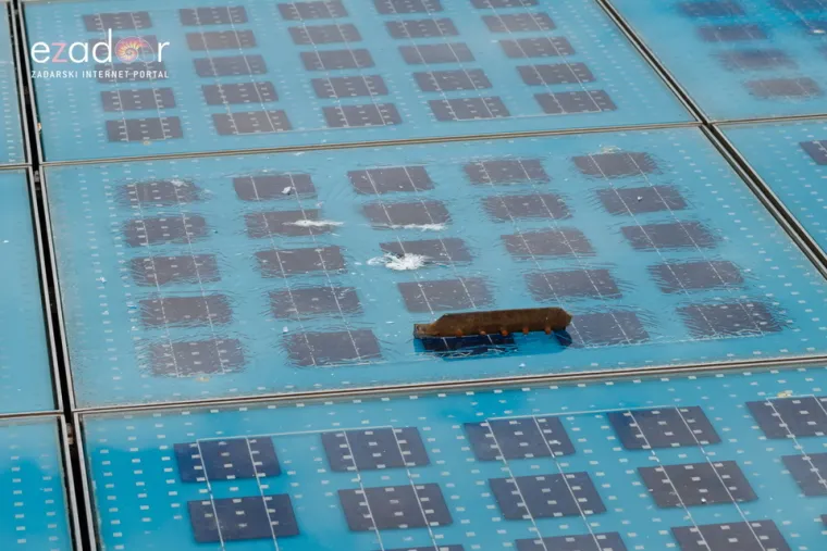 Mlađi mu&scaron;karac razbio tridesetak ploča  na svjetski poznatoj instalaciji "Pozdrav suncu"