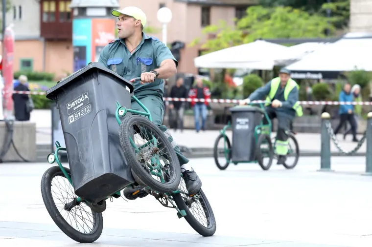 Zagrebački smetlari održali tradicionalnu utrku, pobjednik nagradu može podijeliti s prijateljima i kolegama