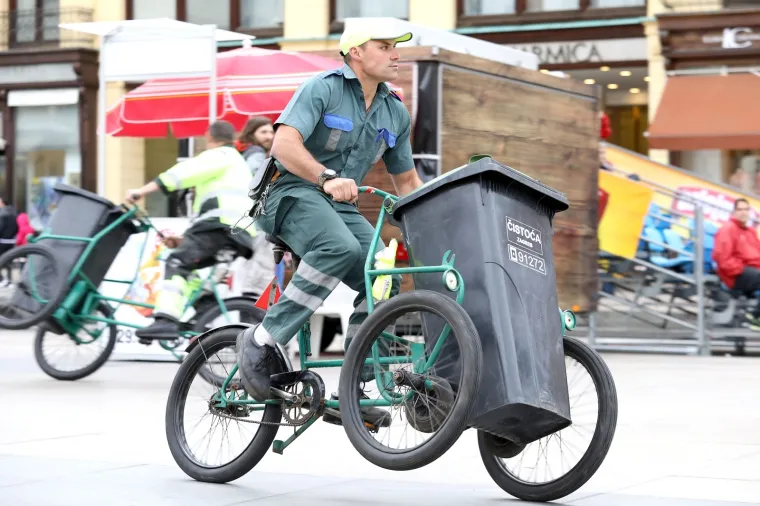 Zagrebački smetlari održali tradicionalnu utrku, pobjednik nagradu može podijeliti s prijateljima i kolegama