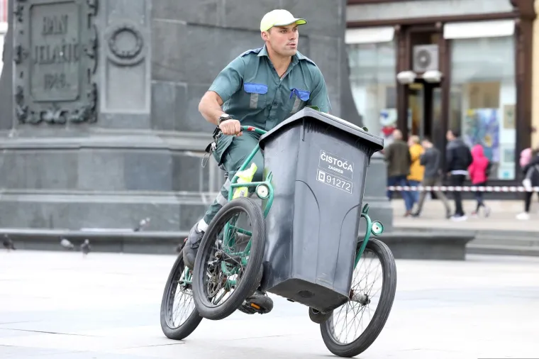 Zagrebački smetlari održali tradicionalnu utrku, pobjednik nagradu može podijeliti s prijateljima i kolegama