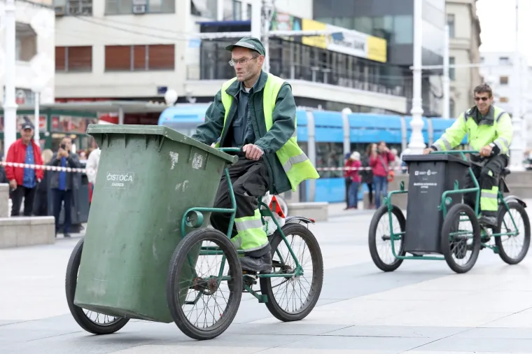 Zagrebački smetlari održali tradicionalnu utrku, pobjednik nagradu može podijeliti s prijateljima i kolegama