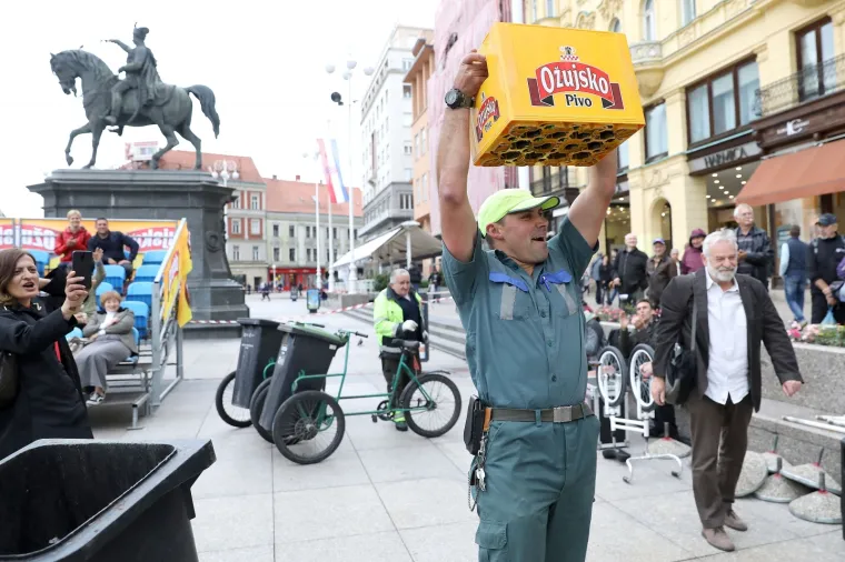 Zagrebački smetlari održali tradicionalnu utrku, pobjednik nagradu može podijeliti s prijateljima i kolegama