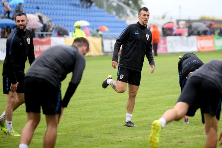 Trening nogometa&scaron;a pokvarilo nevrijeme: Zbog jakog pljuska s travnjaka oti&scaron;li nakon 20 minuta