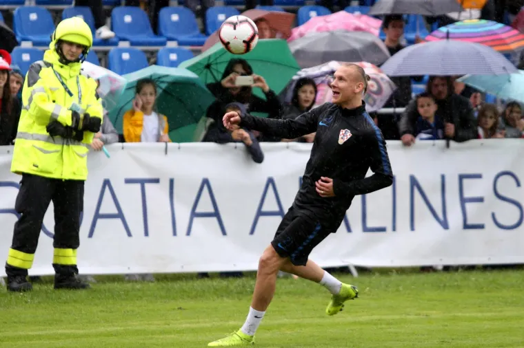 Trening nogometa&scaron;a pokvarilo nevrijeme: Zbog jakog pljuska s travnjaka oti&scaron;li nakon 20 minuta