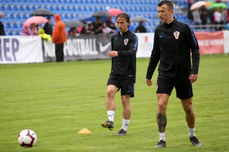 Trening nogometa&scaron;a pokvarilo nevrijeme: Zbog jakog pljuska s travnjaka oti&scaron;li nakon 20 minuta