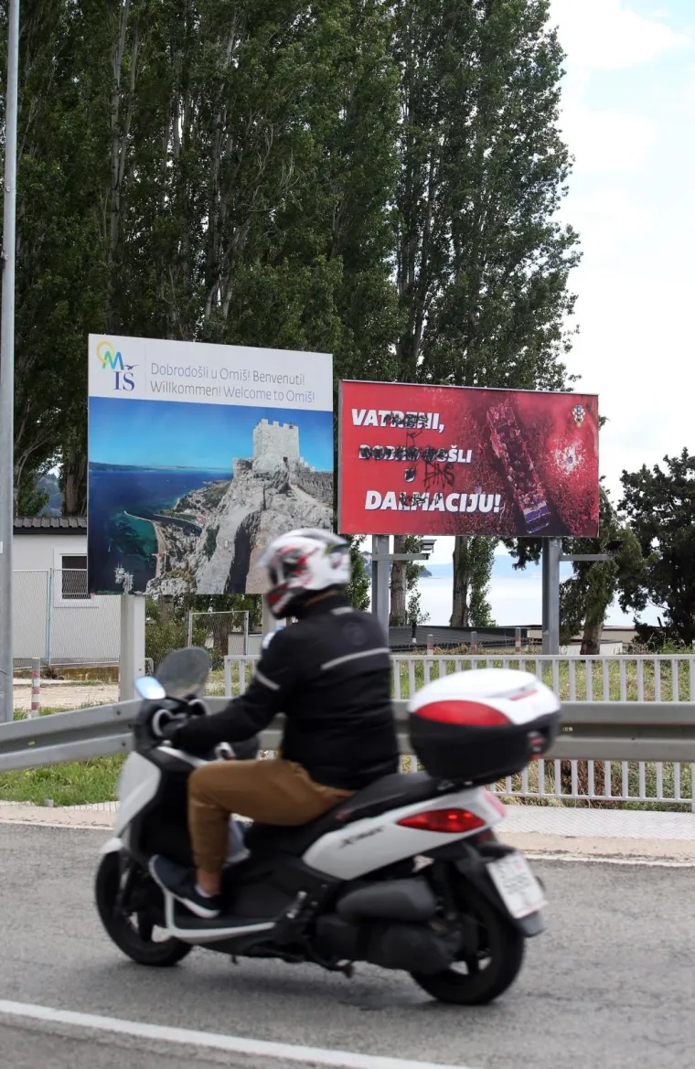 Poznato je kako među Torcidom postoji netrepeljivost prema HNS-u i &ldquo;njihovoj&rdquo; reprezentaciji, kako sami navijači ističu, pa se pretpostavlja da je ovaj vandalski čin njihovo djelo.