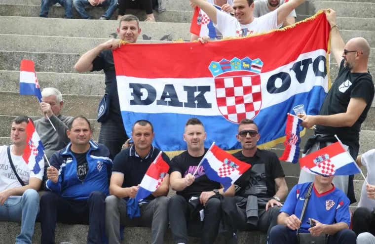 31.05.2019., Omis - Prijateljska utakmica Hrvatske nogometne reprezentacije i NK  Omisa  u povodu 100 godina istoimenog kluba na stadionu Andjelko Marusic Ferata.Navijaci 
Photo: Ivo Cagalj/PIXSELL