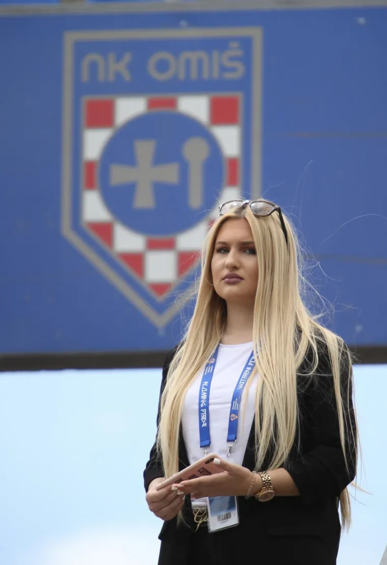 31.05.2019., Omis - Prijateljska utakmica Hrvatske nogometne reprezentacije i NK  Omisa  u povodu 100 godina istoimenog kluba na stadionu Andjelko Marusic Ferata.Navijaci 
Photo: Ivo Cagalj/PIXSELL