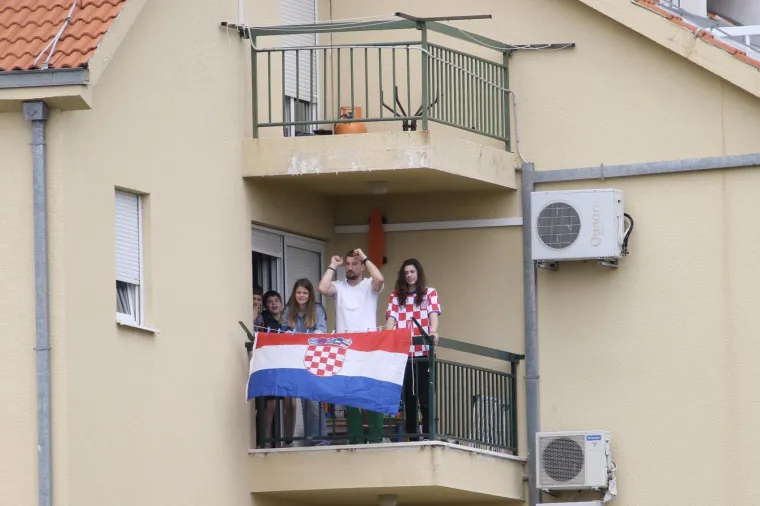 31.05.2019., Omis - Prijateljska utakmica Hrvatske nogometne reprezentacije i NK  Omisa  u povodu 100 godina istoimenog kluba na stadionu Andjelko Marusic Ferata.Navijaci 
Photo: Ivo Cagalj/PIXSELL