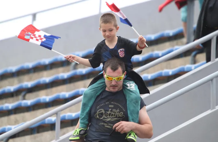 31.05.2019., Omis - Prijateljska utakmica Hrvatske nogometne reprezentacije i NK  Omisa  u povodu 100 godina istoimenog kluba na stadionu Andjelko Marusic Ferata.Navijaci 
Photo: Ivo Cagalj/PIXSELL