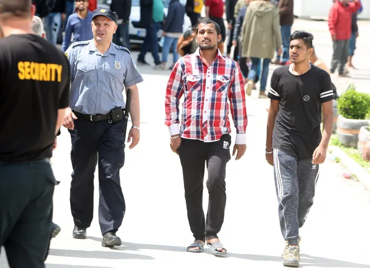 Požar buknuo u prihvatnom centru u Velikoj Kladu&scaron;i: Migranti skakali kroz prozore da se spase skakali kroz