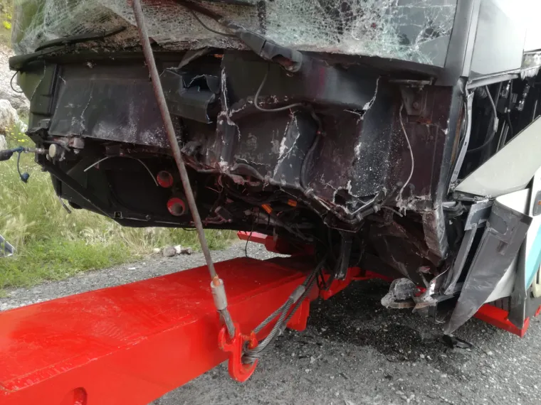 Užas na magistrali između Bakra i Bakarca: Peugeot podletio pod Arrivin autobus, poginula vozačica