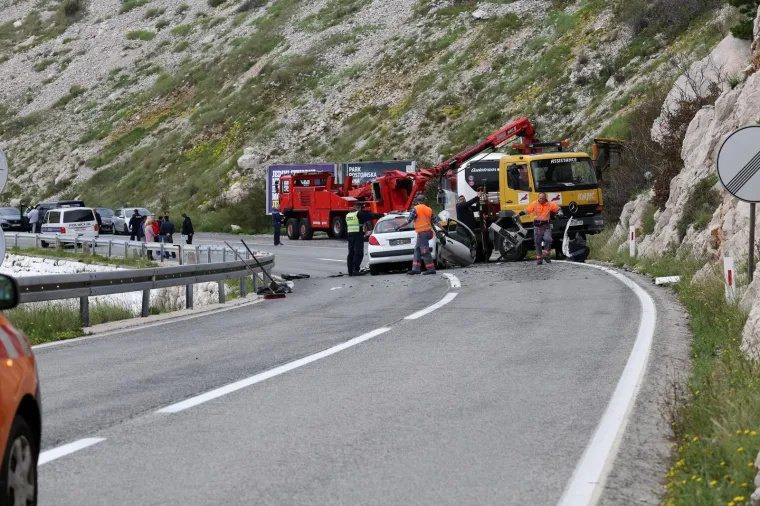 Užas na magistrali između Bakra i Bakarca: Peugeot podletio pod Arrivin autobus, poginula vozačica