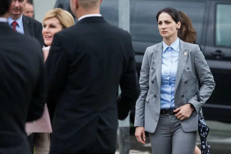 PREDSJEDNICA JE U SIGURNIM RUKAMA: Ova žena budnim oko prati svaki korak Kolinde Grabar Kitarović