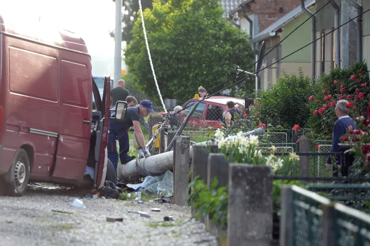Stravična nesreća u Gornjem Hra&scaron;ćanu, poginuo vozač kombija!