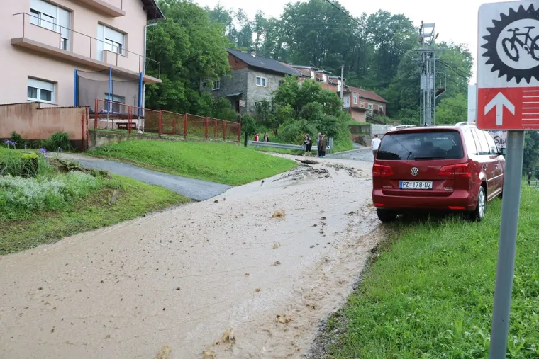Bilo i jake tuče veličine lje&scaron;njaka koja je nanijela &scaron;tete na vrtove, voćnjake i nasade na poljoprivrednim povr&scaron;inama