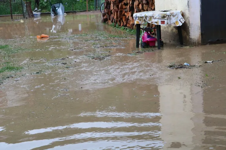 Bilo i jake tuče veličine lje&scaron;njaka koja je nanijela &scaron;tete na vrtove, voćnjake i nasade na poljoprivrednim povr&scaron;inama