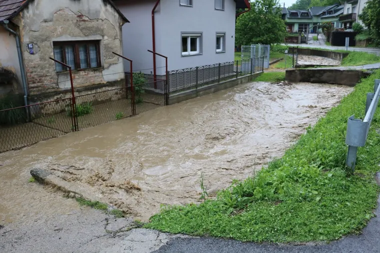 Bilo i jake tuče veličine lje&scaron;njaka koja je nanijela &scaron;tete na vrtove, voćnjake i nasade na poljoprivrednim povr&scaron;inama