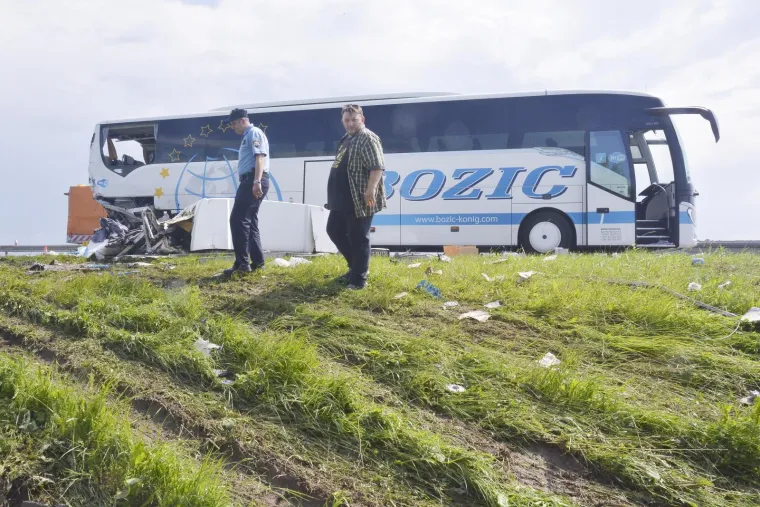02.06.2019., Novska - U prometnoj nesreći na autocesti A3, u sudaru kamiona i autobusa BiH registracija smrtno je stradao vozač kamiona, a 10-ak putnika autobusa je ozlijeđeno. Photo: Nikola Čutuk/PIXSELL