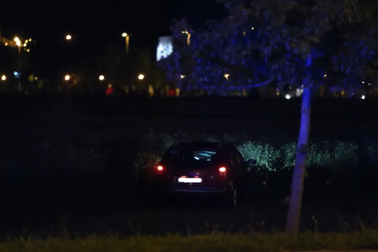 Prometna nesreca u Maksimirskoj ulici u kojoj su sudjelovala dva automobila. Poginula je jedna osoba.