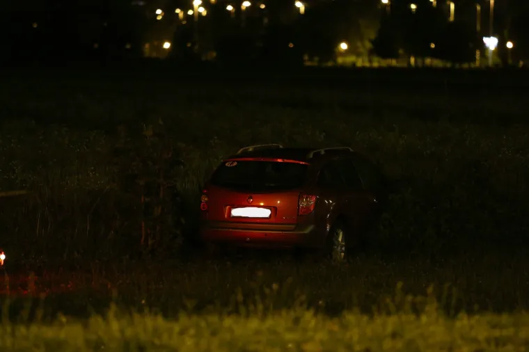 Prometna nesreca u Maksimirskoj ulici u kojoj su sudjelovala dva automobila. Poginula je jedna osoba.